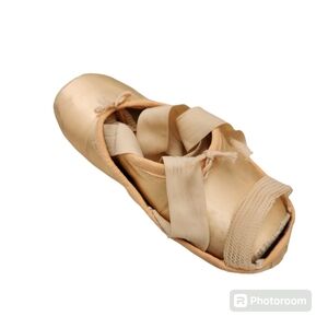 Old pointe shoes